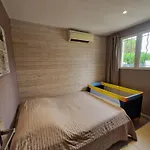 Pavillon 3 Dans Avec Piscine *